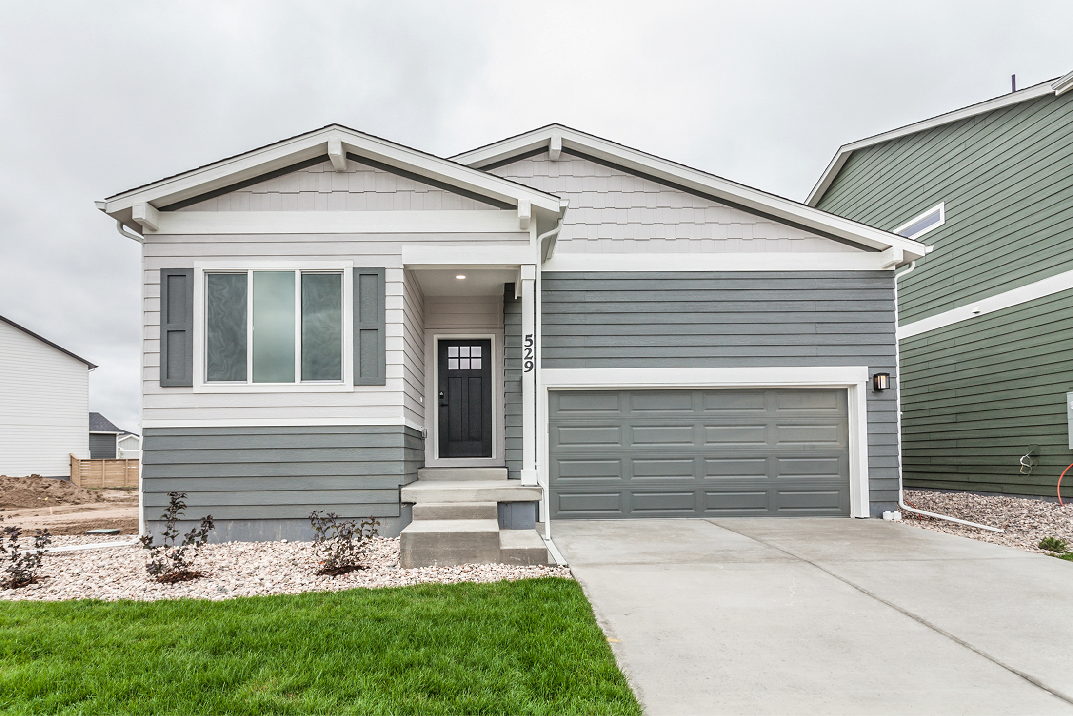 Armstrong – 529 N. Aria